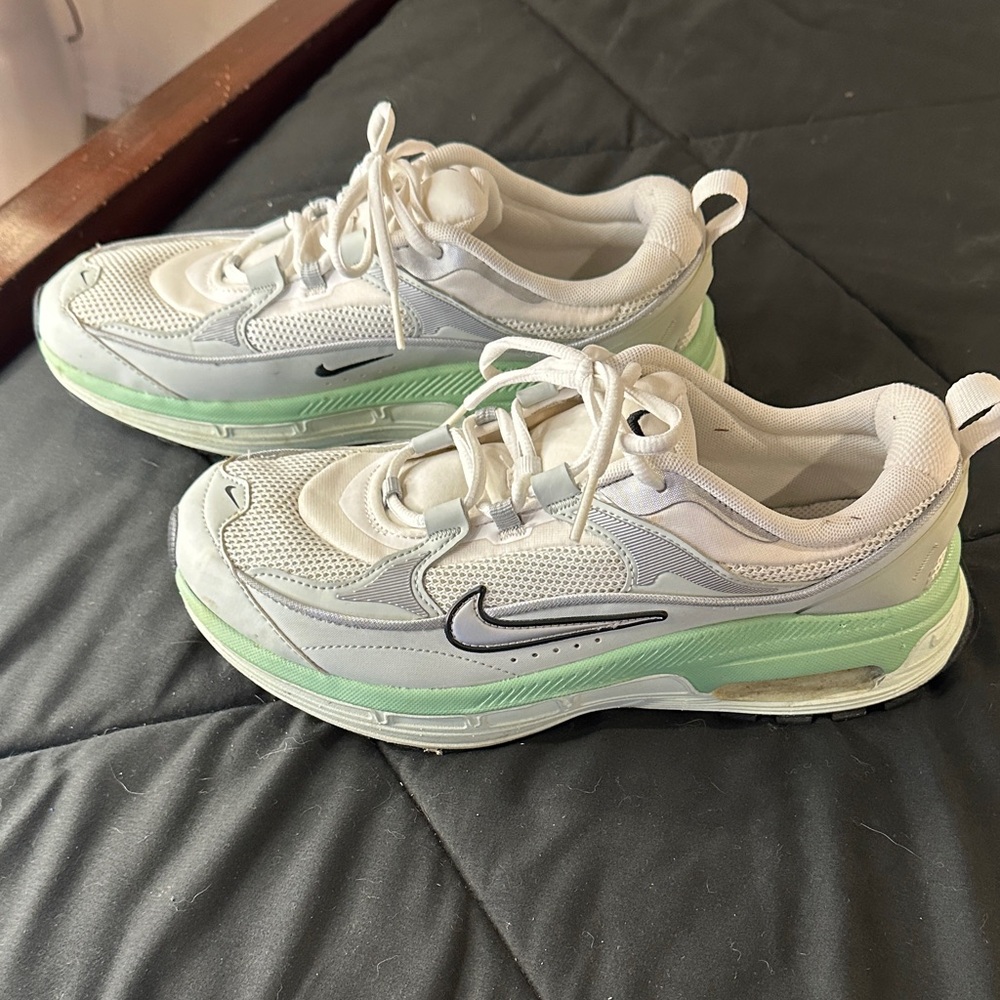 Nike Women's White and Green Sneakers